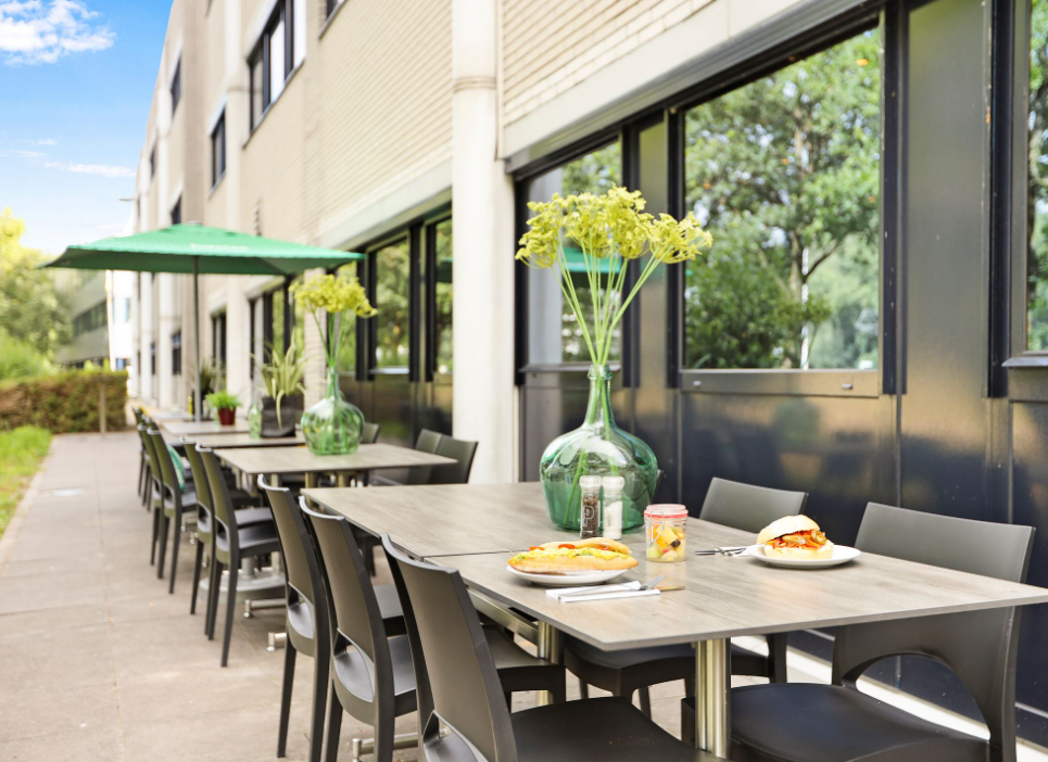 ADD Business Point Utrecht restaurant buiten2.PNG